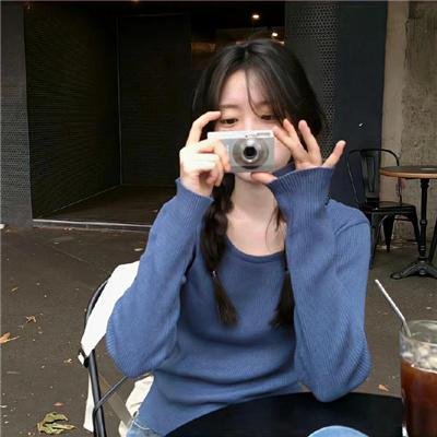 触碰的双手